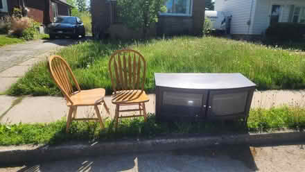 Photo of free Curb alert (8 Bruce St St Catharines) #1
