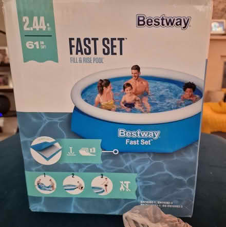 Photo of free Large paddling pool (Broadbridge Heath, RH12) #1