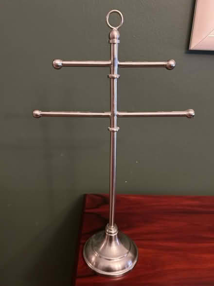 Photo of free 2-tier Jewelry Stand (East 20’s Manhattan) #1