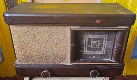 Photo of free Vintage Bakelite Radio (Kington HR5) #1