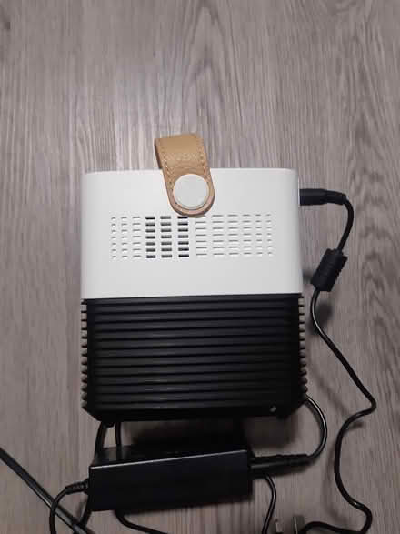 Photo of free USB+HDMI ports projector, not heavy (Edinburgh EH17) #4