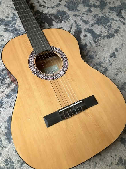 Photo of free Jose Ferrer 3/4 size Estudiante Classical Guitar (Chapel Lawn SY7) #3