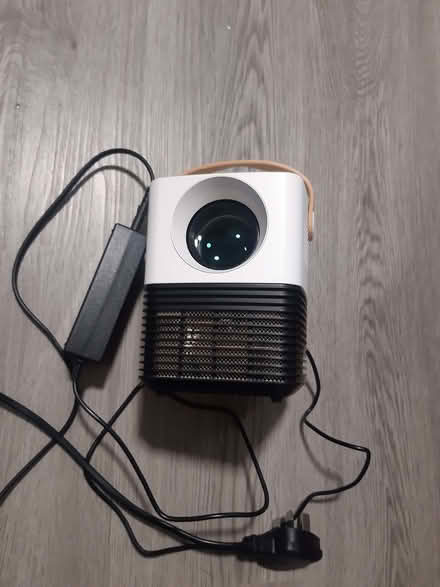 Photo of free USB and HDMI connectable projector (Apeman) (Gilmerton EH17) #1