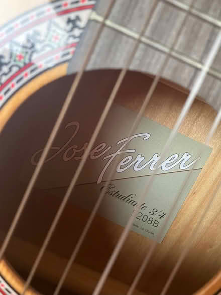 Photo of free Jose Ferrer 3/4 size Estudiante Classical Guitar (Chapel Lawn SY7) #4