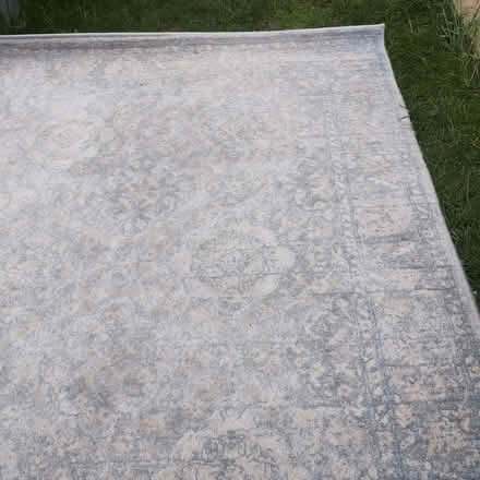 Photo of free Grey Patterned Rug (Rayleigh SS6) #3