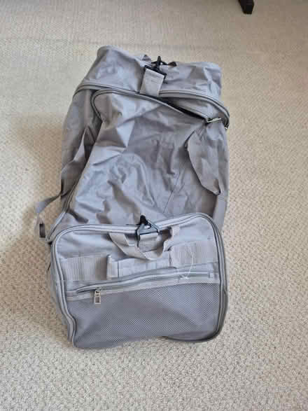 Photo of free Collapsible large holdall (Tunbridge Wells) #1