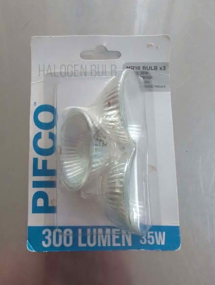 Photo of free 3 brand new halogen bulbs (Wimbledon SW19) #1