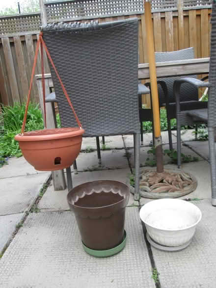 Photo of free 2 flower pots & hanging basket (Old Ottawa South) #1