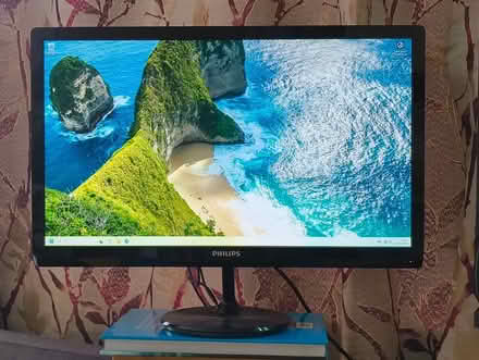 Photo of free Computer Monitor with Speakers (Southam CV47) #1