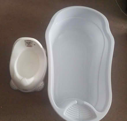 Photo of free baby bath and potty (St Neots PE19) #1