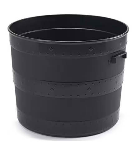 Photo of Giant outdoor pots (Willesden Green NW10) #2