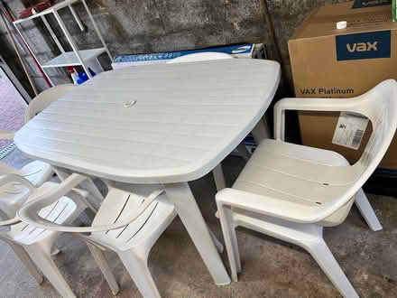 Photo of free plastic garden table +6 chairs (Livingston EH54) #2