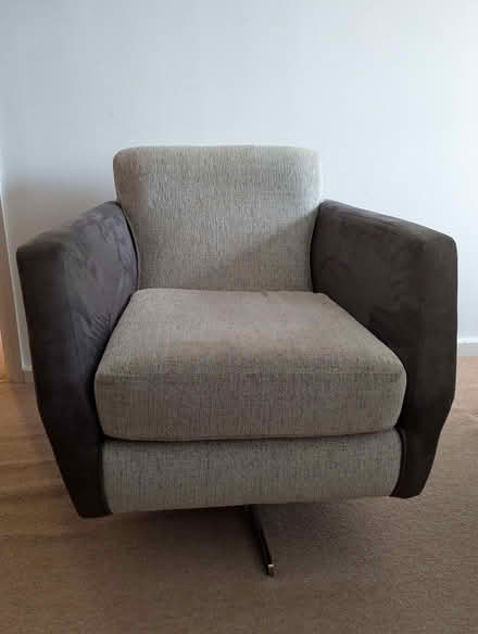 Photo of free Swivel Chair (Market Ward CB5) #1