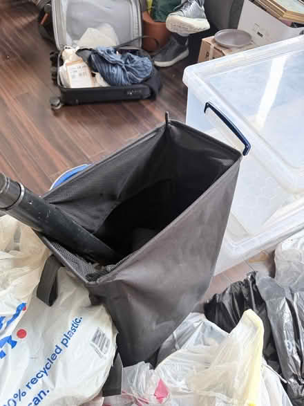 Photo of free Laundry basket and hanging rack (Collection SW6) #4