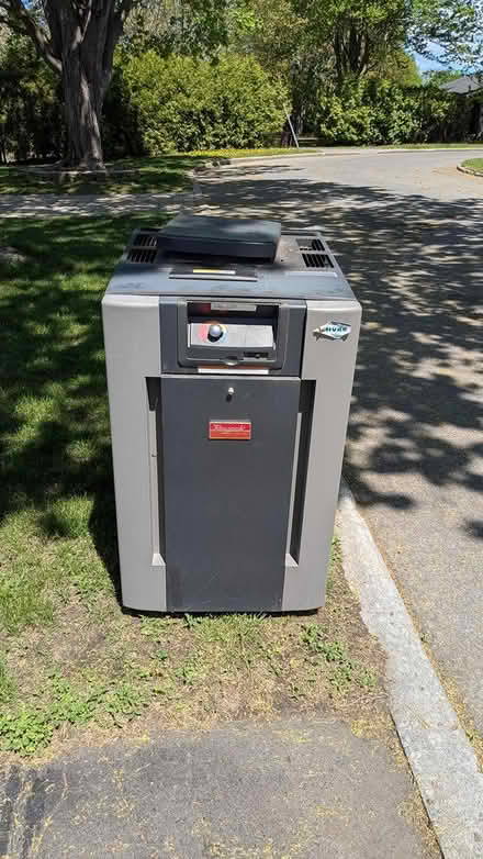 Photo of free Raypak gas heater, 266,000 BTU (Ottawa West, near IKEA) #2