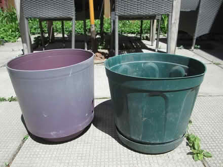 Photo of free 2 big pots (Old Ottawa South) #1