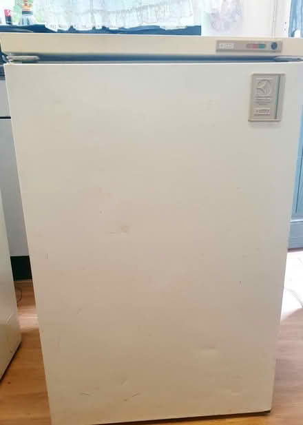 Photo of free freezer (sk164qb) #3
