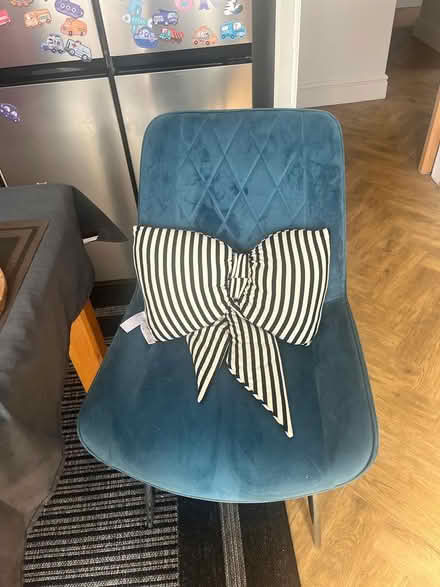 Photo of free extendable table and 2 chairs (SS11) #2