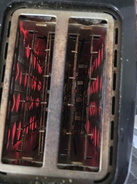 Photo of free 2 slot toaster (Kingsway GL2) #3