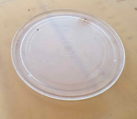 Photo of free Microwave turntable plate (KT21 Ashtead Surrey) #1
