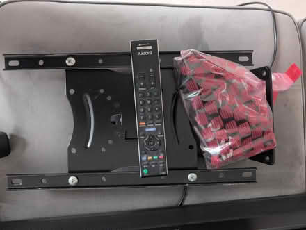 Photo of free Sony Bravia TV 32' + wall bracket (Borrowash) #2