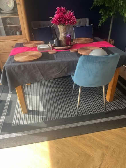 Photo of free extendable table and 2 chairs (SS11) #1