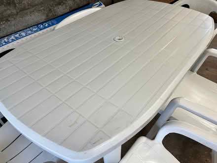 Photo of free plastic garden table +6 chairs (Livingston EH54) #1