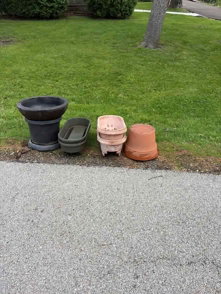 Photo of free Planter pots (Unincorporated, Wheaton) #1