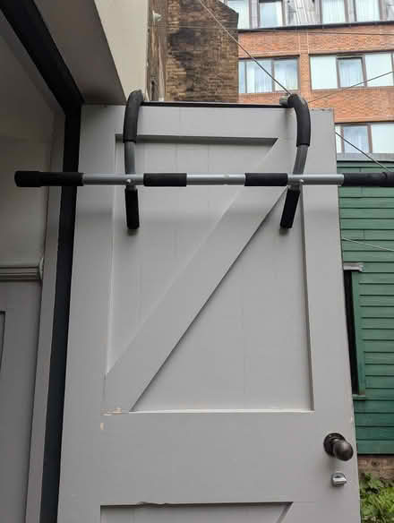 Photo of free Pull up bar (Spitalfields E1) #1