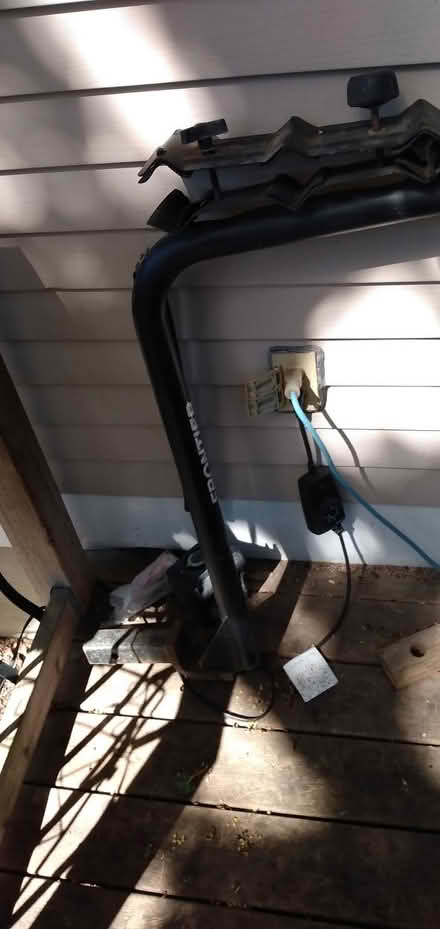 Photo of free hitch mounted bike rack (Centrepointe) #1