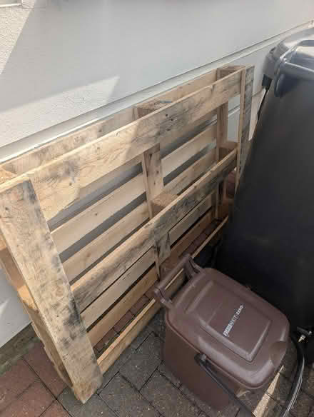 Photo of free Large wooden pallet (N11 3qa nr new Southgate stn) #1