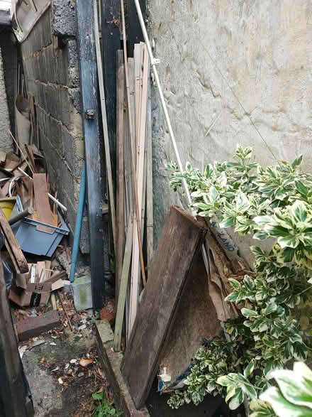 Photo of free Pieces of wood and slate (Leatherhead KT22) #4