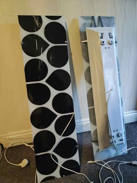 Photo of free 2 matching wall mounted lights (Dy4 8sz) #2