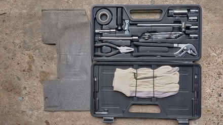 Photo of free Land Rover Discovery II Tool Kit (Kenley CR8) #2