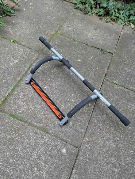 Photo of free Pull up bar (Spitalfields E1) #2