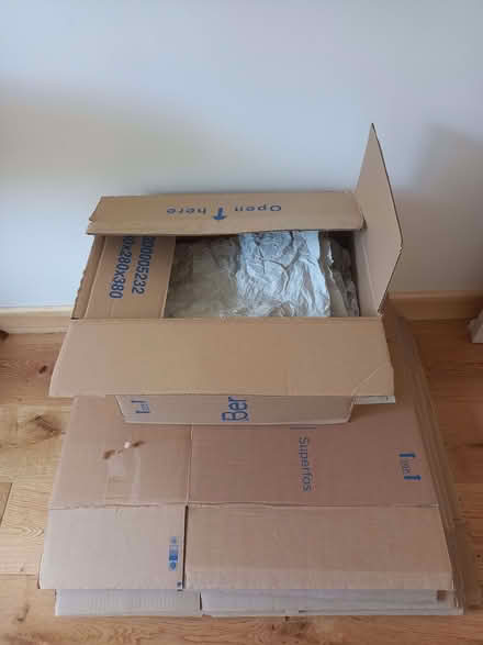 Photo of free cardboard packing boxes with bubble wrap and packing paper (Stroud GL5) #1