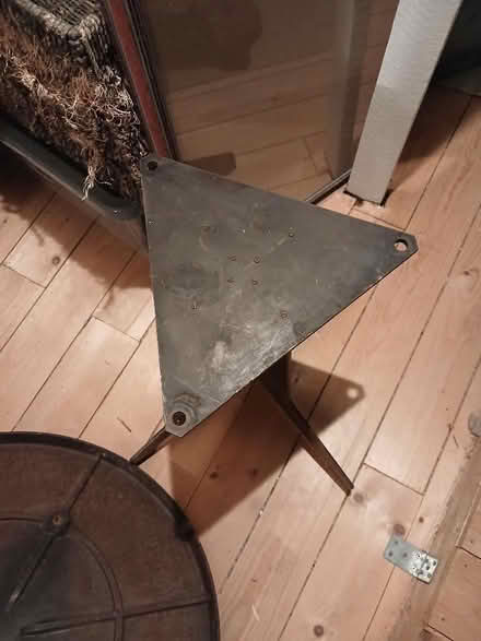 Photo of free Little round table (Lowedges S8) #3