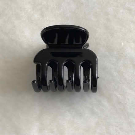 Photo of free unused hair clip 💞 (gu12) #1