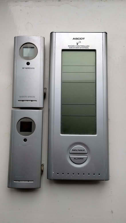 Photo of free Radio synchronised wall clock + weather stations (Ivy Farm SK11) #3