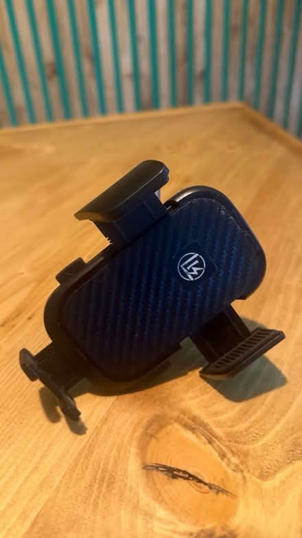 Photo of free Mobile phone car mount (HD4) #1