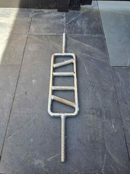 Photo of free Weights curling bar (Shoreham BN42) #2
