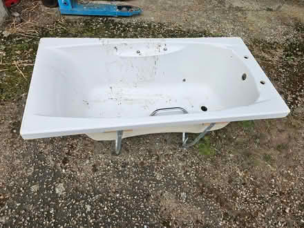 Photo of free 3/4 size bath (Rainham, Kent, ME8 8QF) #3