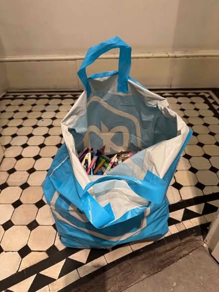 Photo of free Loads of pens, pencils, gel pens (Ealing W5) #4
