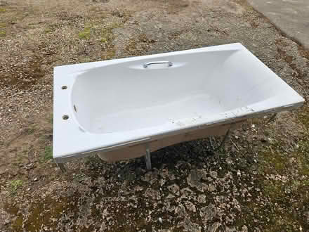 Photo of free 3/4 size bath (Rainham, Kent, ME8 8QF) #1
