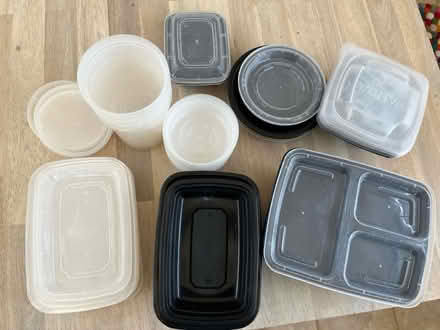 Photo of free lots of take out containers (Lawrence/ El Camino Real) #1
