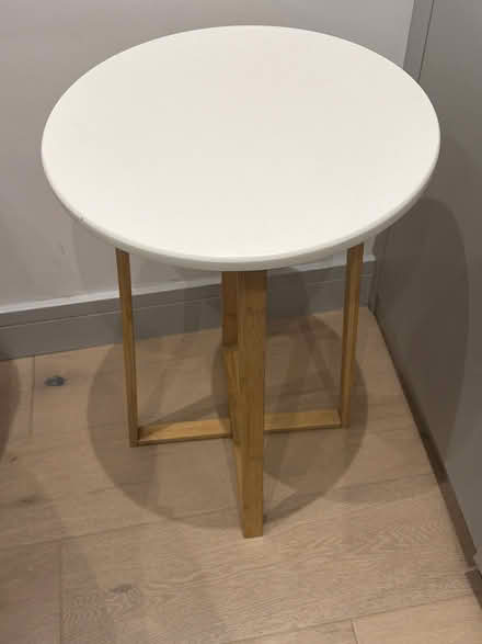 Photo of free Round table (Brentford TW8) #1