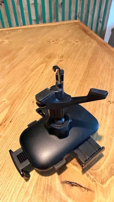 Photo of free Mobile phone car mount (HD4) #2
