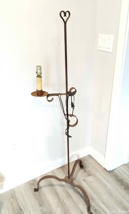 Photo of free Rustic lamp (19124) #1
