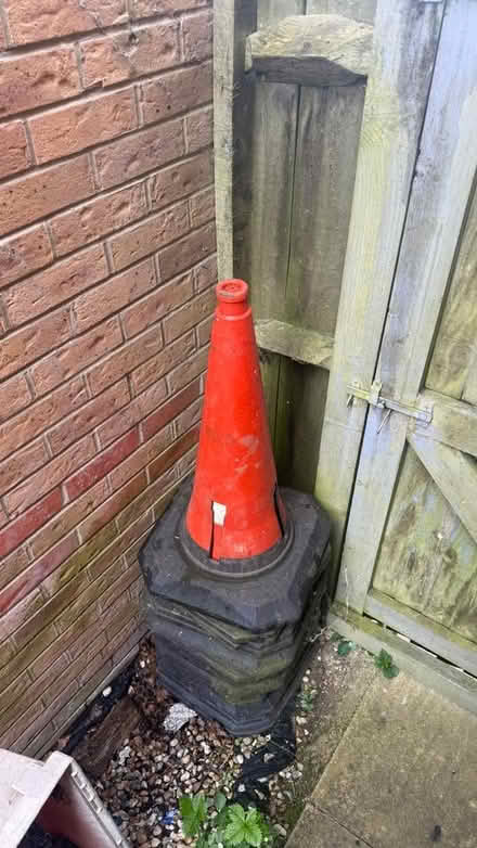 Photo of free traffic cones (Henwick RG18) #3