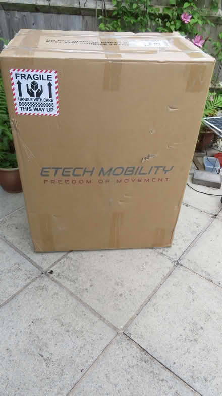 Photo of free Very large strong cardboard box (Cubbington CV32) #1